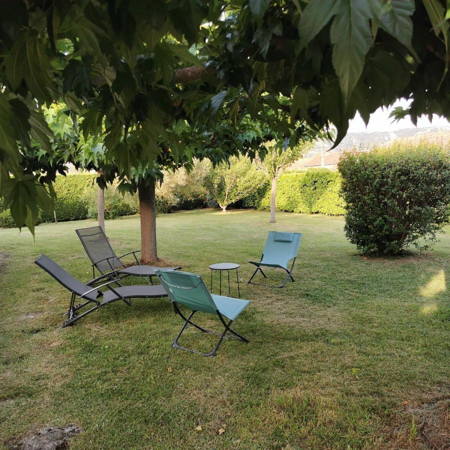 Aux Portes Du Luberon Cheval Blanc Exterior foto